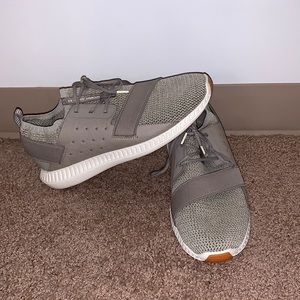 Under Armor Sneakers
